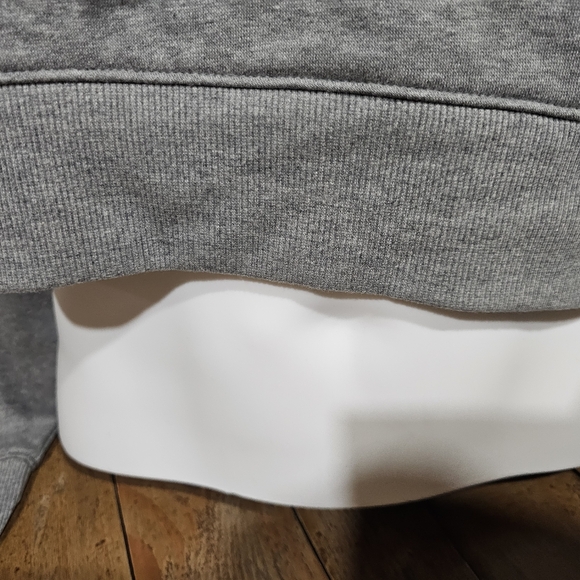 New Wild Fable Gray Cropped Sweatshirt Size Extra Small - Picture 4 of 6